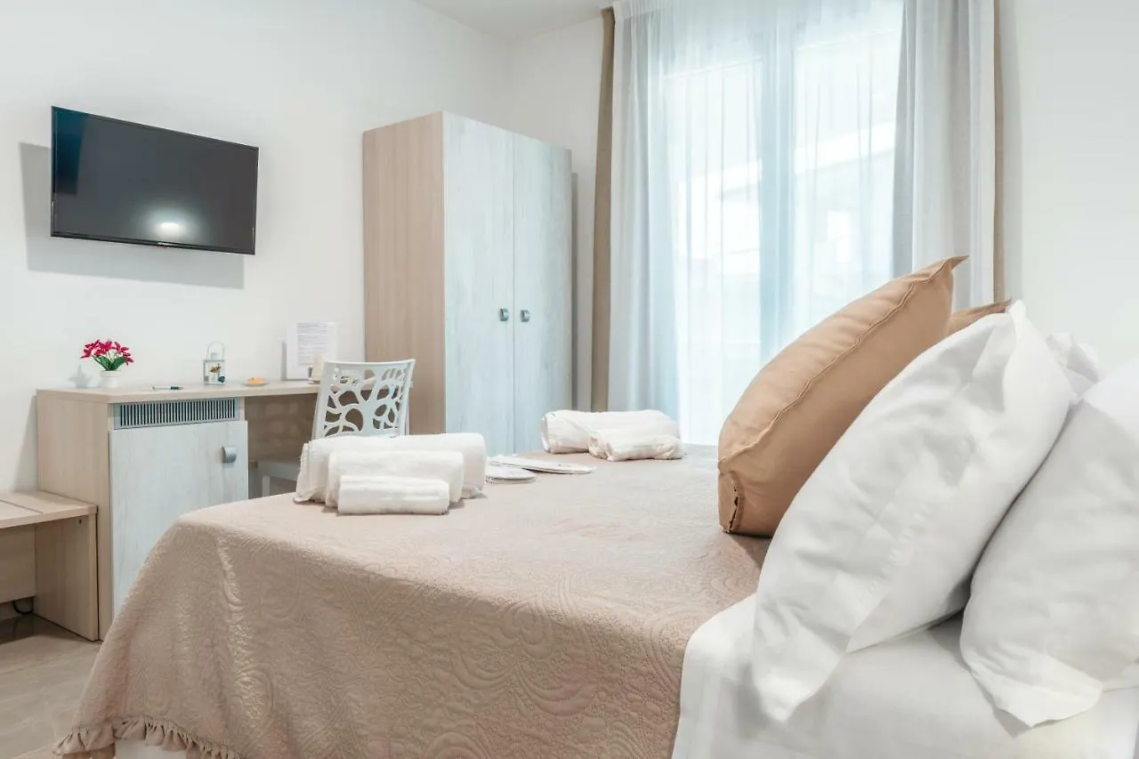 Bed & Breakfast Mediterraneo Palace Luxury Affittacamere Pachino